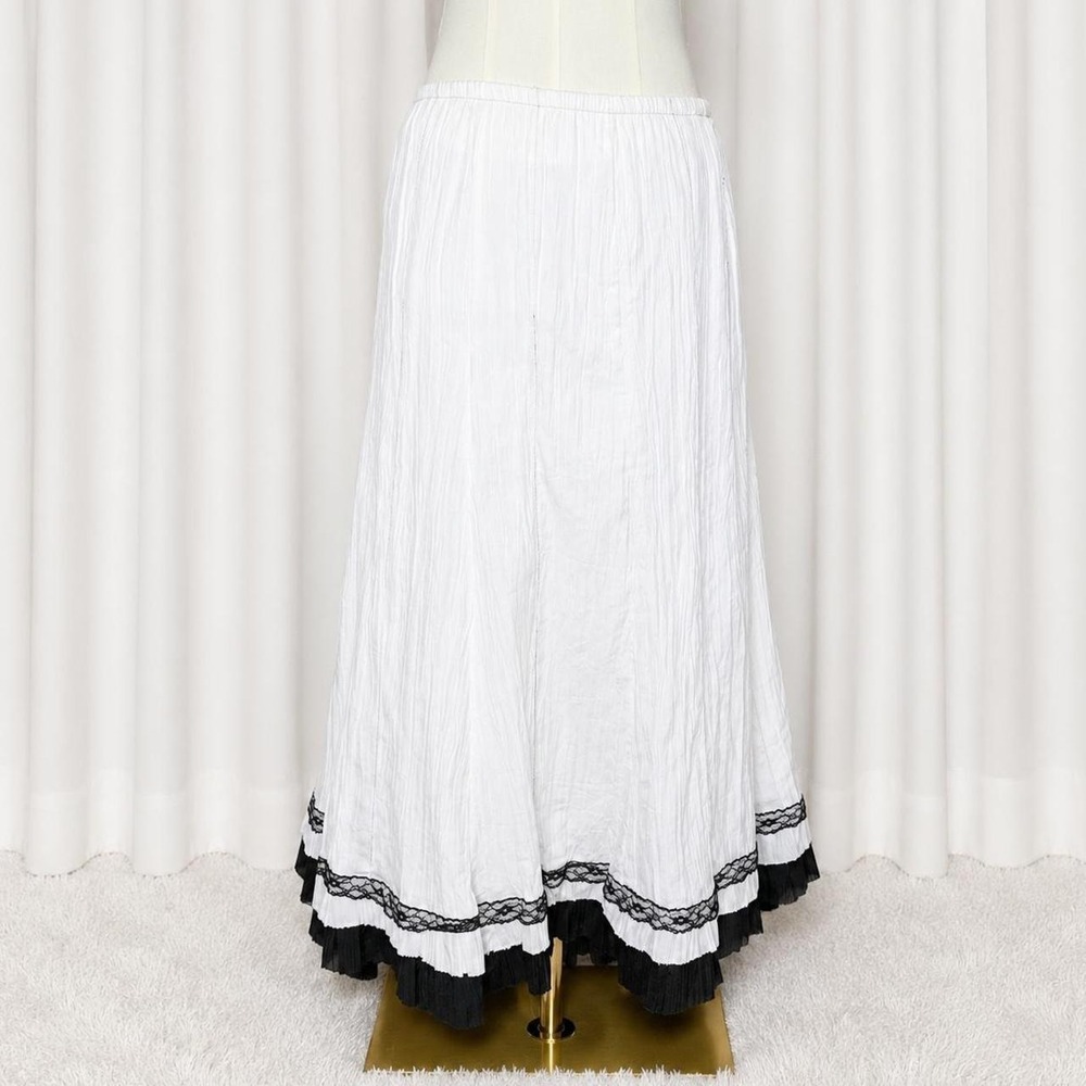 Vintage Y2K White Crinkle Maxi Skirt with Black Lace Trim Romantic